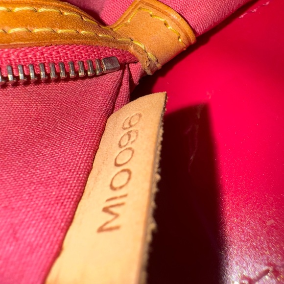 Authentic Pink Louis Vuitton Small Vernis Tote - Picture 8 of 10